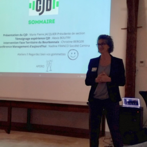 1 personne donnant une conférence